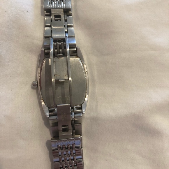 Bulova Women’s watch with diamonds and MOP - Picture 3 of 6
